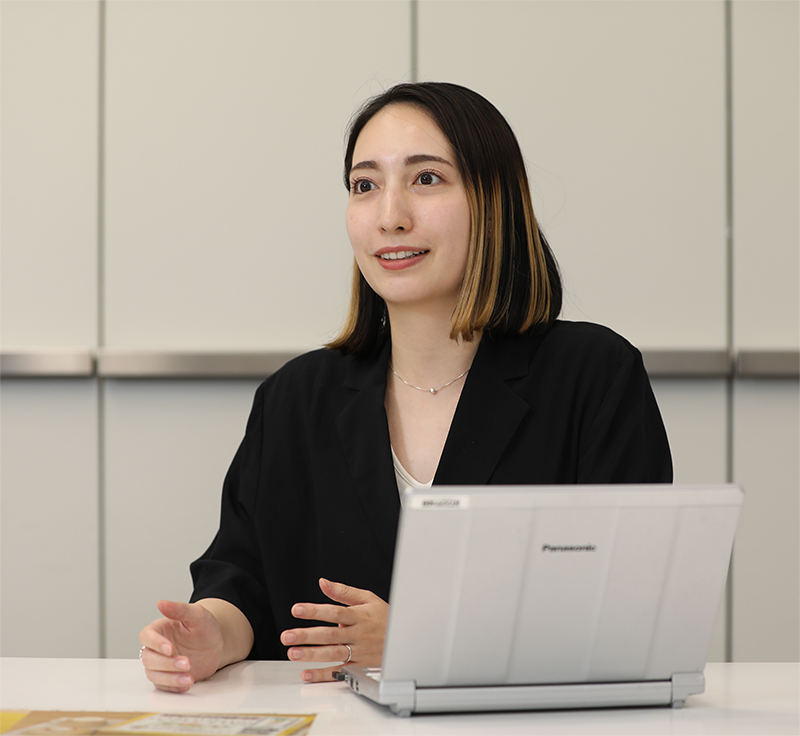山本 桃子 氏