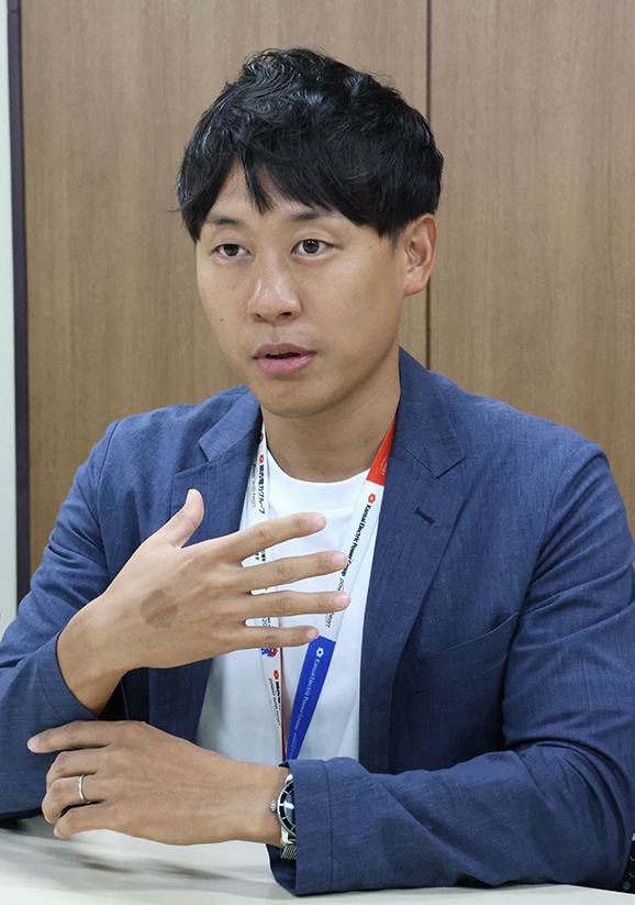 福岡　直也　氏